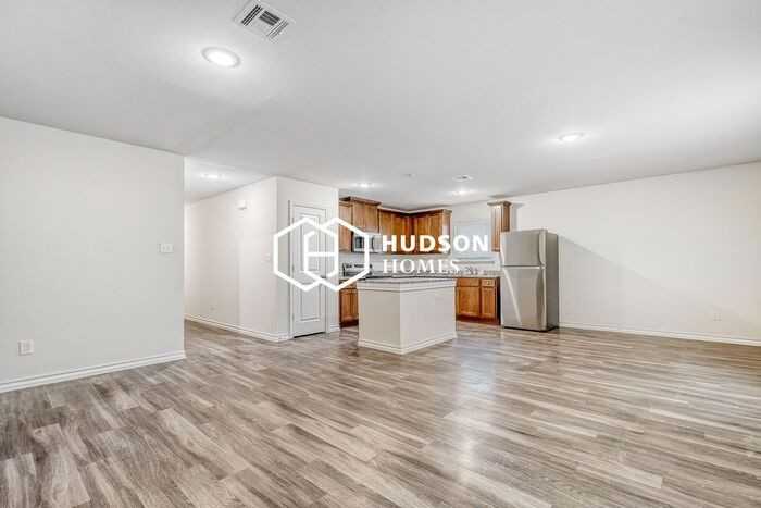 1518 23rd St - Photo 4 of 14