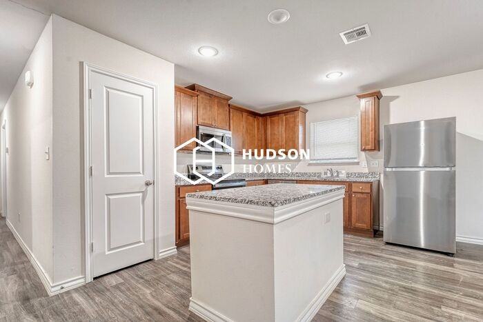 1518 23rd St - Photo 5 of 14
