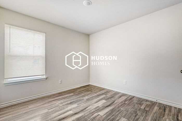 1518 23rd St - Photo 7 of 14