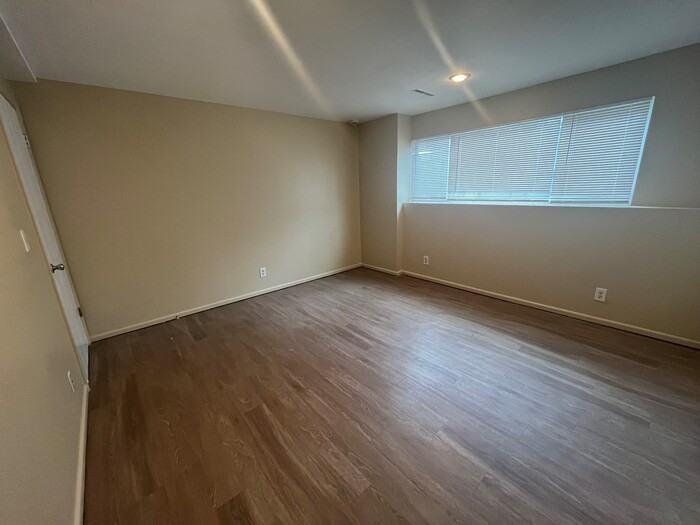 3700 S Jefferson Cir #B - Photo 3 of 8
