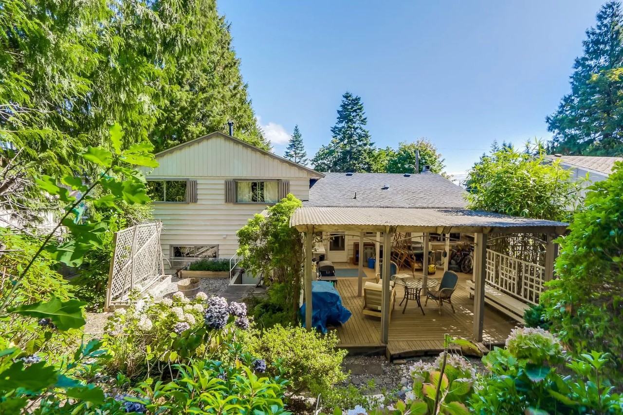 903 Bayview Drive - Photo 4 of 4