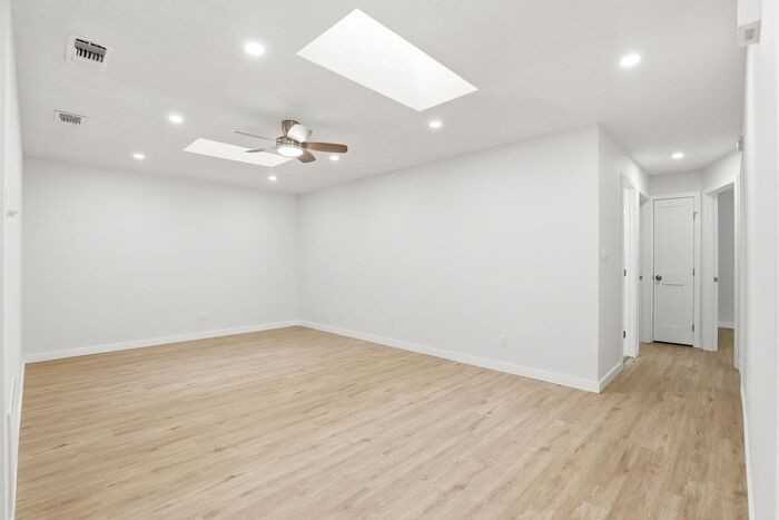 1096 Laurel Oaks Ct - Photo 4 of 28