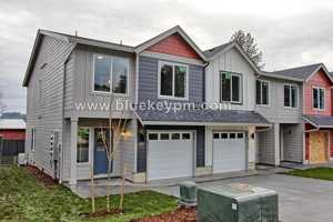 featured image of 320 E 7th St