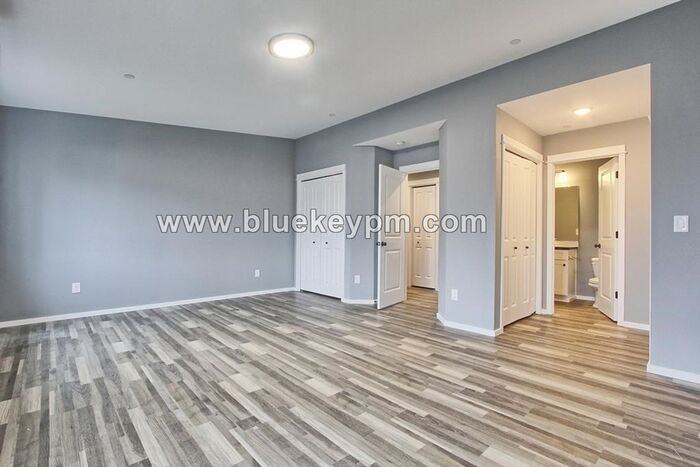 320 E 7th St - Photo 5 of 10