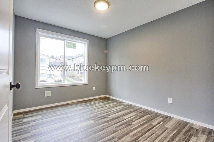320 E 7th St - Photo 7 of 10