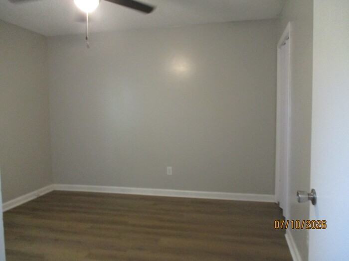 321 Oak St #321 - Photo 7 of 8