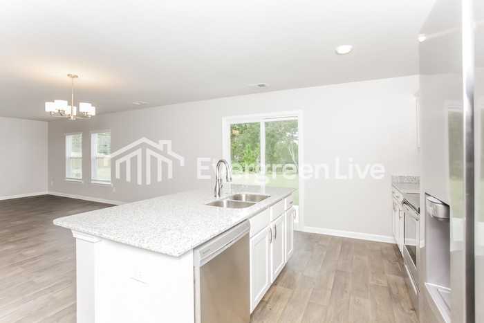 805 Vanguard St - Photo 3 of 15