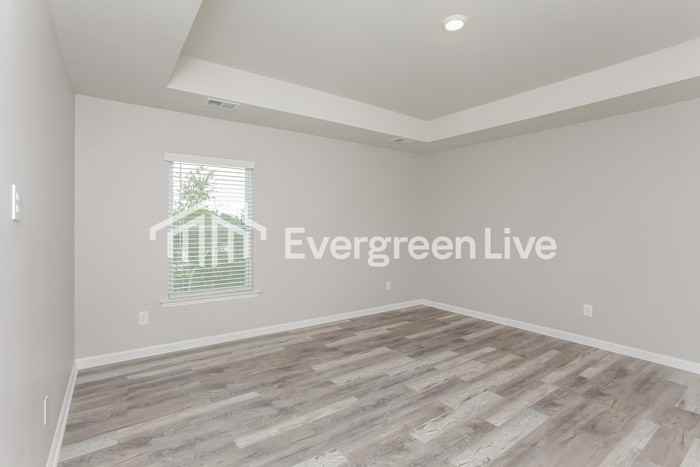805 Vanguard St - Photo 7 of 15