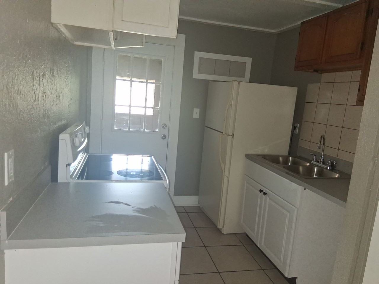 711 N Virginia Ave - Photo 3 of 7