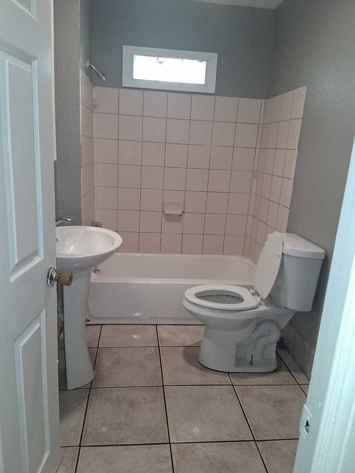 711 N Virginia Ave - Photo 6 of 7