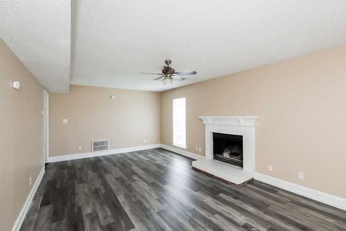 13715 Dealtry Ln - Photo 2 of 9