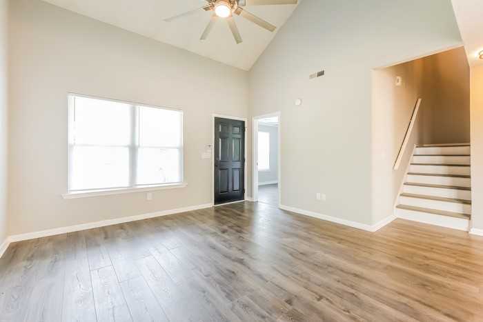 206 Glenlea Ln - Photo 2 of 10