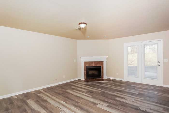 203 Whitestone Dr Ne - Photo 5 of 13
