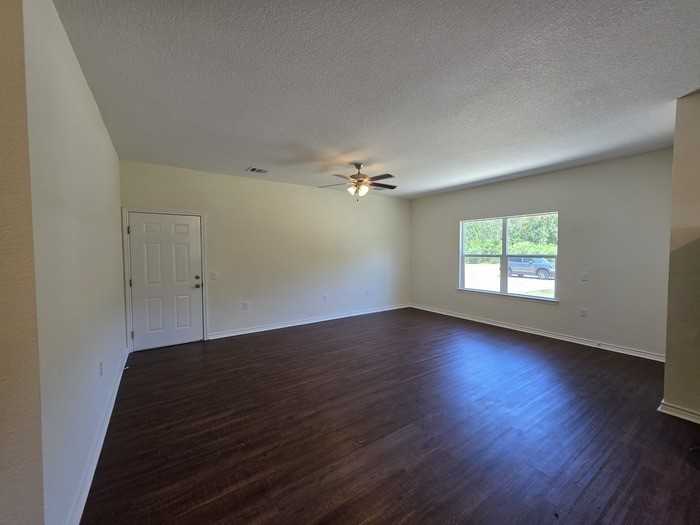 210 Gavin Dr - Photo 4 of 17