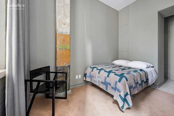 525 W 22nd St - Photo 6 of 12