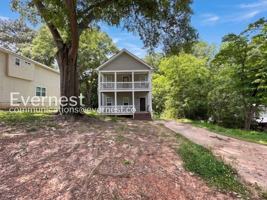 featured image of 818 Woods Dr Nw