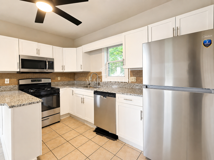 402 Hall Ave - Photo 5 of 14
