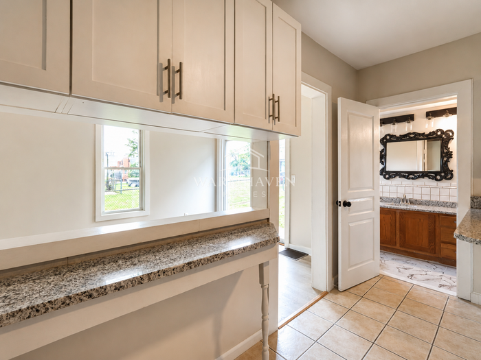 402 Hall Ave - Photo 6 of 14