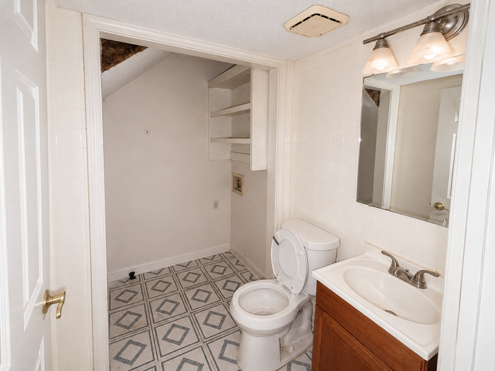 4375 Barrington Pl - Photo 5 of 10