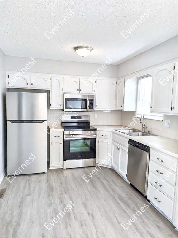 1801 Se 3rd St - Photo 2 of 22