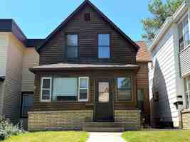 featured image of 704 N 6th St