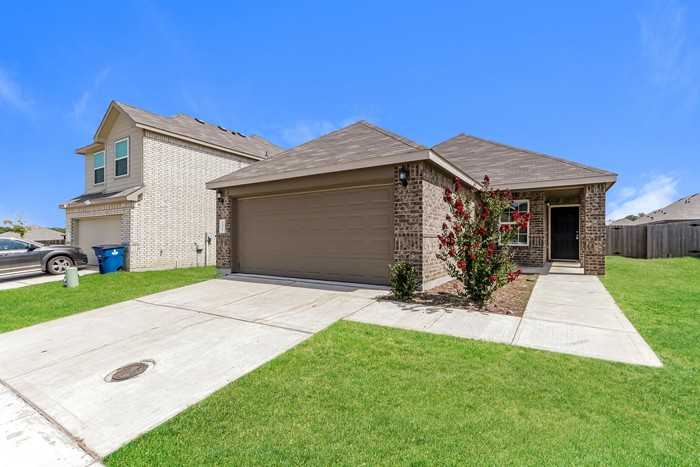 1415 Kinglet Dr - Photo 2 of 15