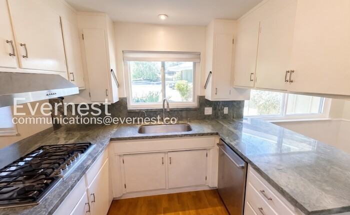 4335 Miranda Ave - Photo 4 of 26
