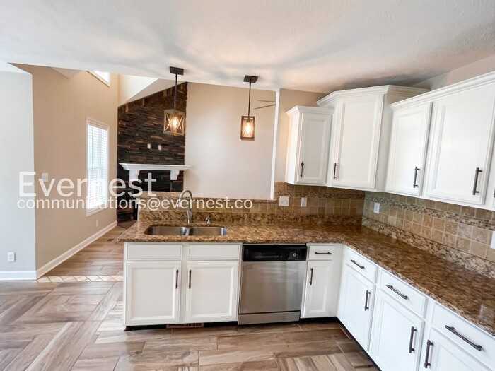 3655 Fox Tail Dr - Photo 4 of 29