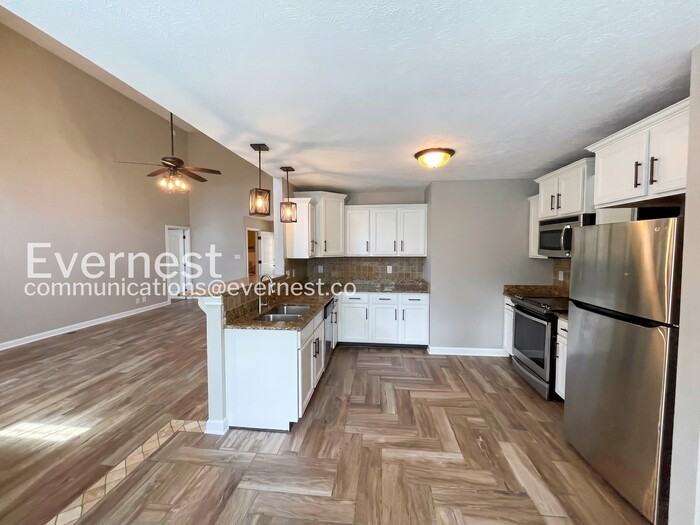 3655 Fox Tail Dr - Photo 5 of 29