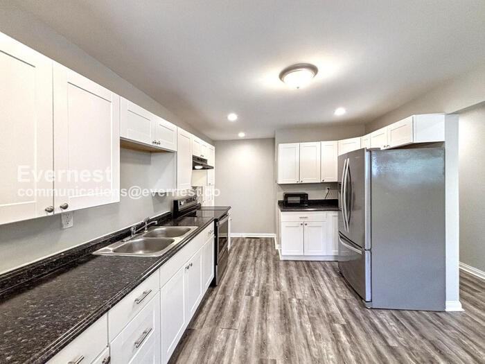 1814 Portland St - Photo 2 of 23