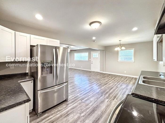 1814 Portland St - Photo 3 of 23
