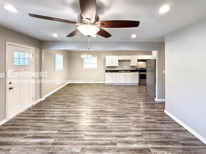 1814 Portland St - Photo 4 of 23