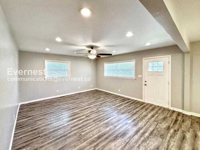 1814 Portland St - Photo 5 of 23