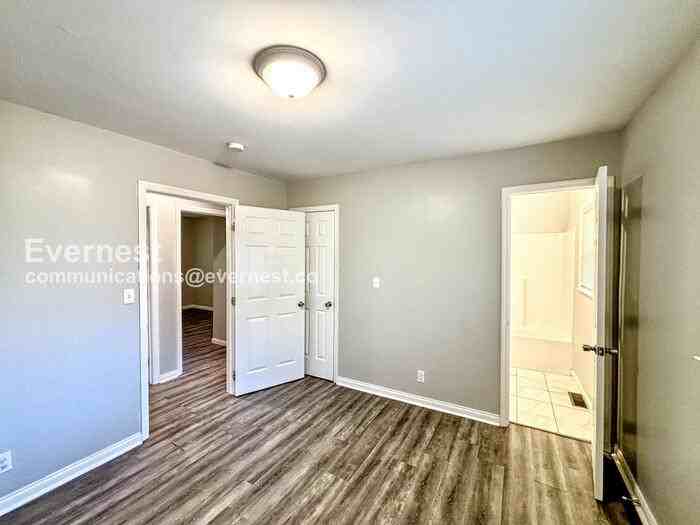 1814 Portland St - Photo 7 of 23