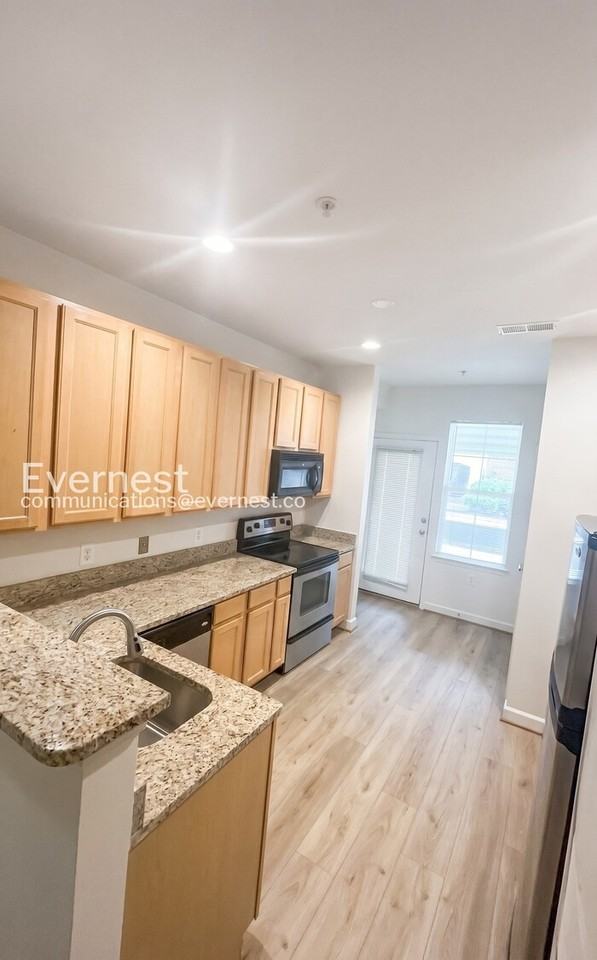 42536 Mayflower Ter - Photo 3 of 17