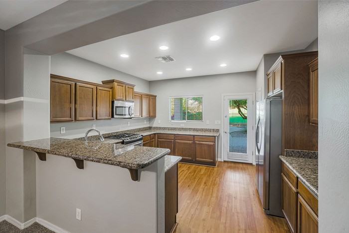 1622 W Big Oak St - Photo 4 of 50