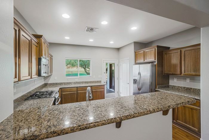 1622 W Big Oak St - Photo 5 of 50