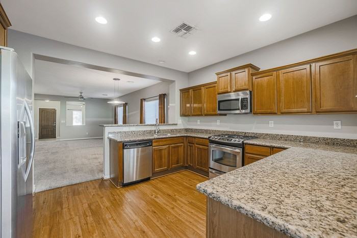 1622 W Big Oak St - Photo 6 of 50