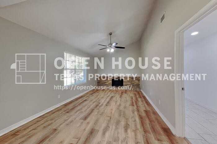 38 Still Corner Pl - Photo 6 of 20