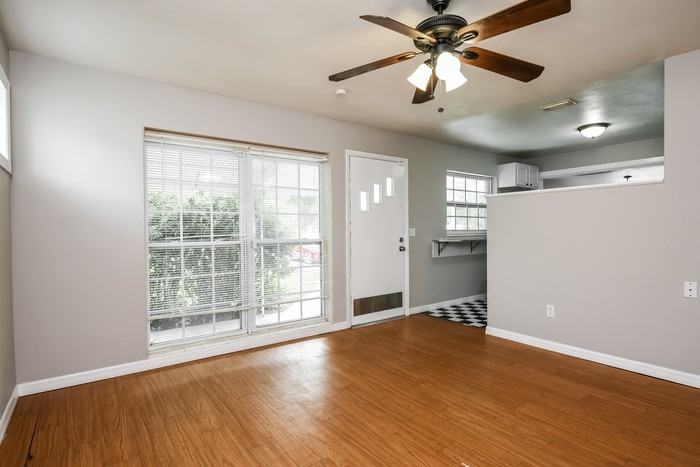 415 California Ave - Photo 4 of 15