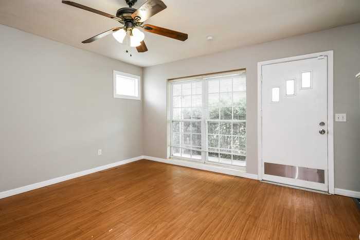 415 California Ave - Photo 5 of 15