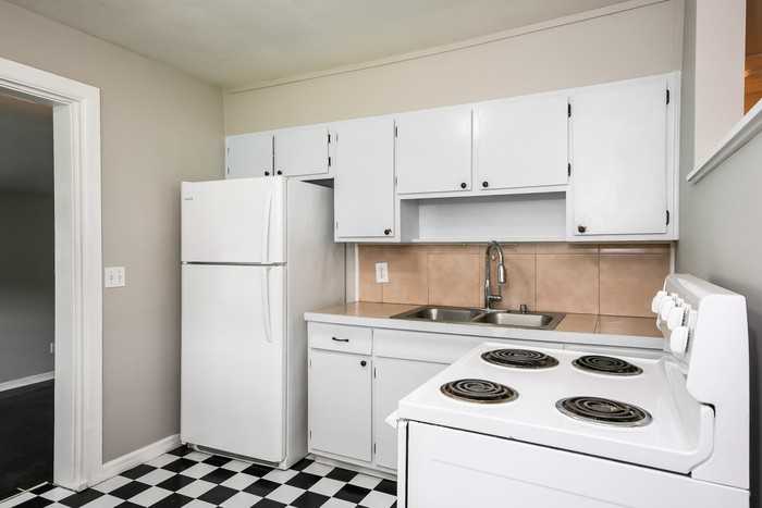 415 California Ave - Photo 7 of 15