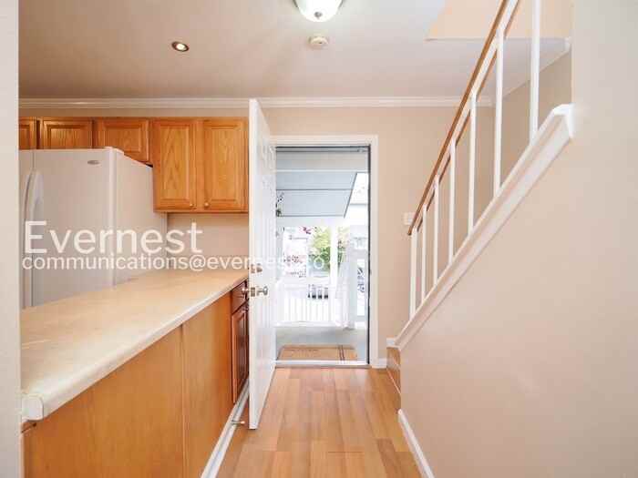 8823 Holly Dr - Photo 5 of 24