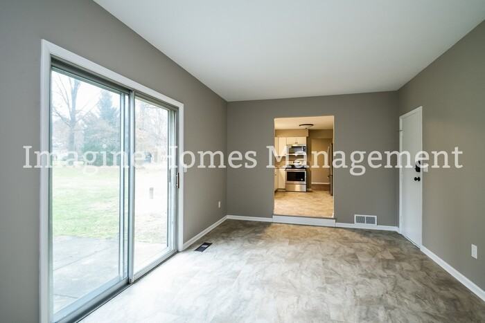 1655 Barlow Rd - Photo 5 of 13