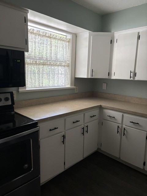 211 N Moss St - Photo 2 of 9