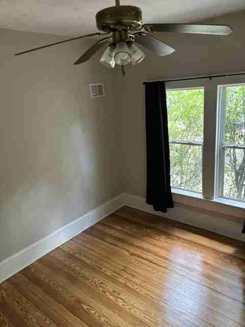 211 N Moss St - Photo 6 of 9