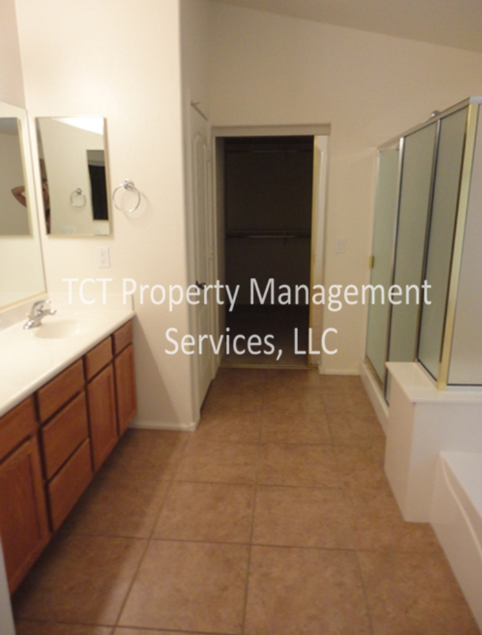 17544 W Voltaire St - Photo 7 of 11