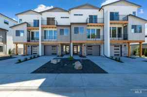 featured image of 7813 W Crestwood Dr #NA