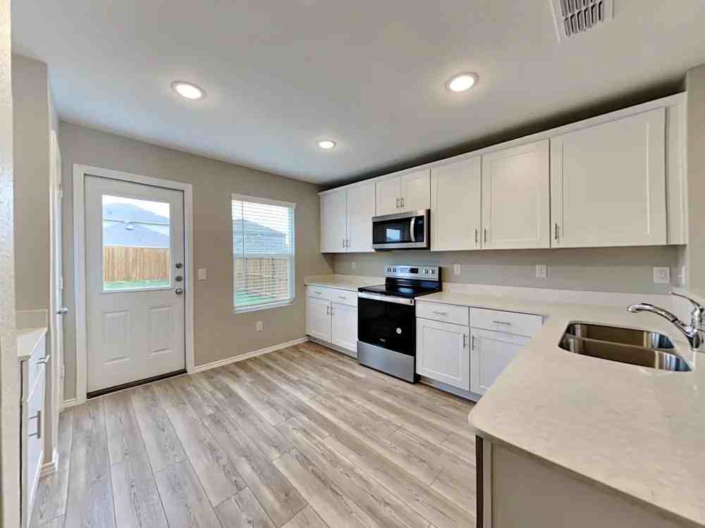 1423 Embrook Trl #NA - Photo 2 of 12
