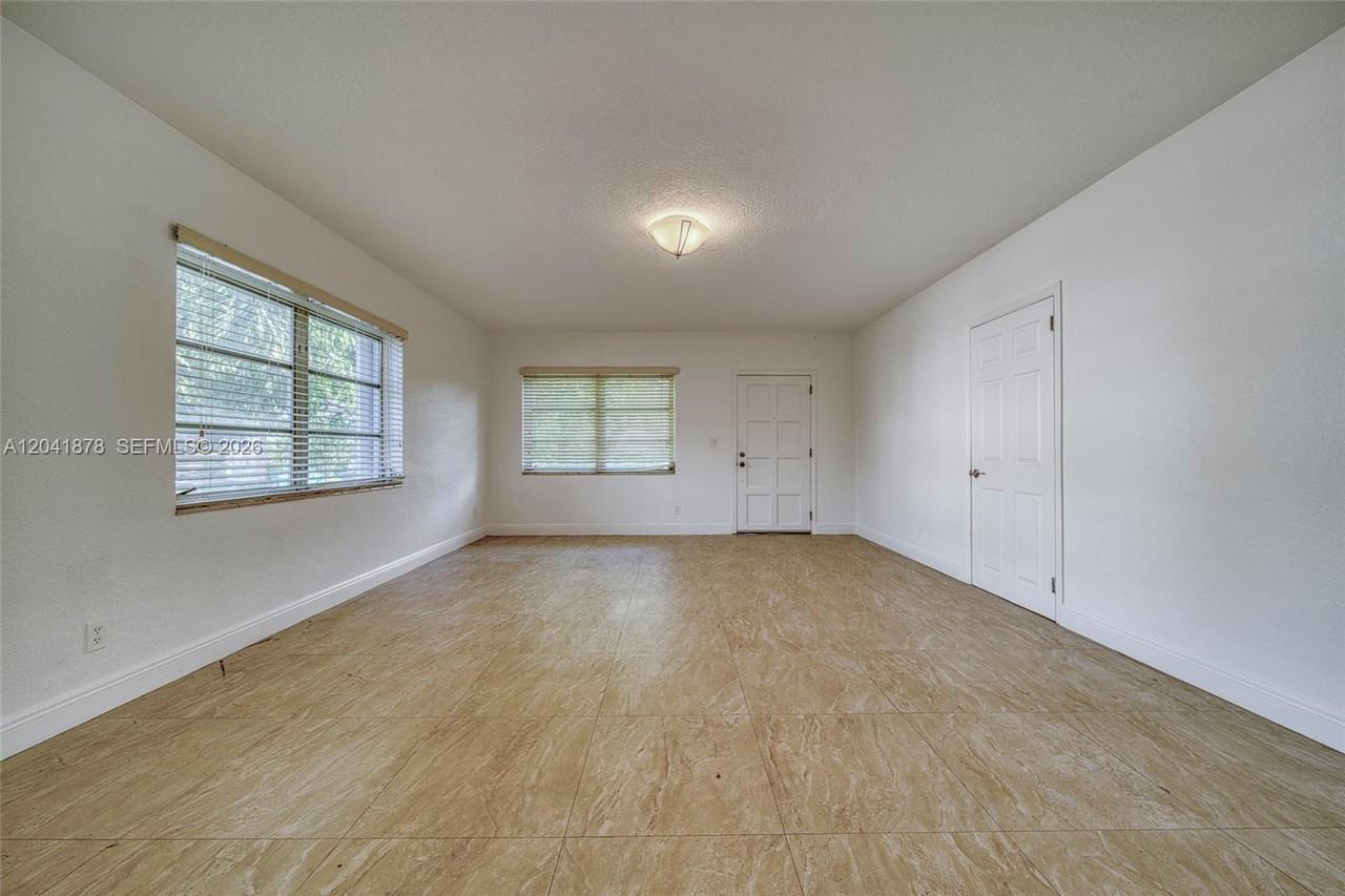 4136 Sw 14th St #NA - Photo 2 of 19